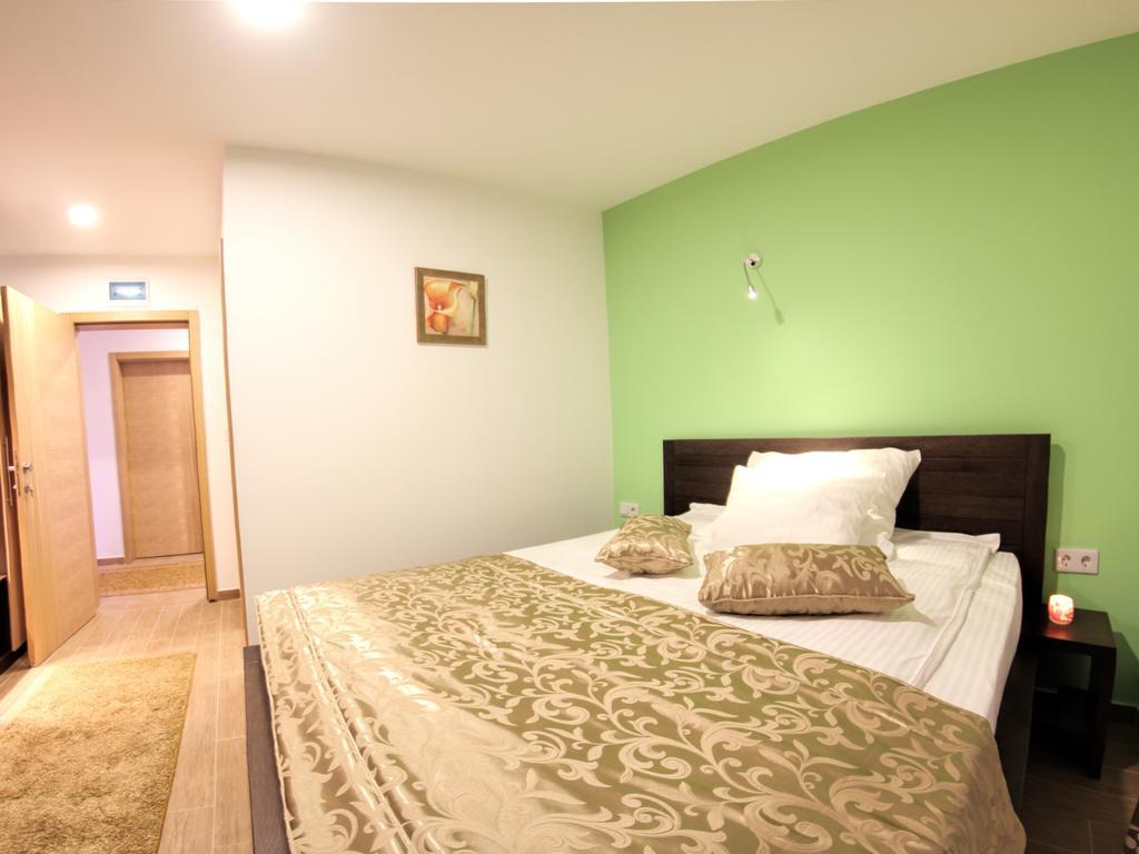 Hotel Dubai Plandiste Bagian luar foto