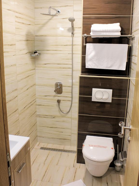 Hotel Dubai Plandiste Bagian luar foto