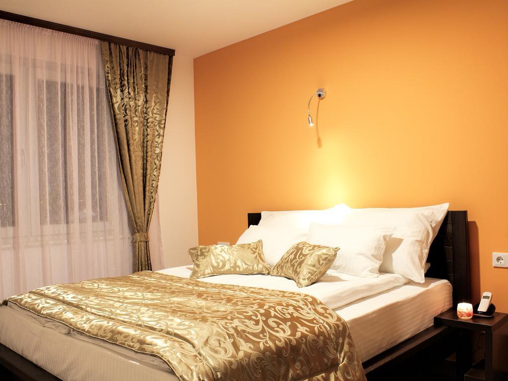 Hotel Dubai Plandiste Bagian luar foto