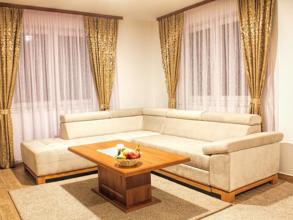 Hotel Dubai Plandiste Bagian luar foto