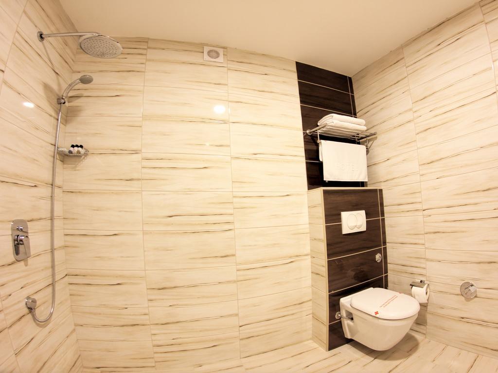 Hotel Dubai Plandiste Bagian luar foto