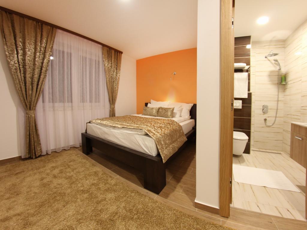 Hotel Dubai Plandiste Bagian luar foto