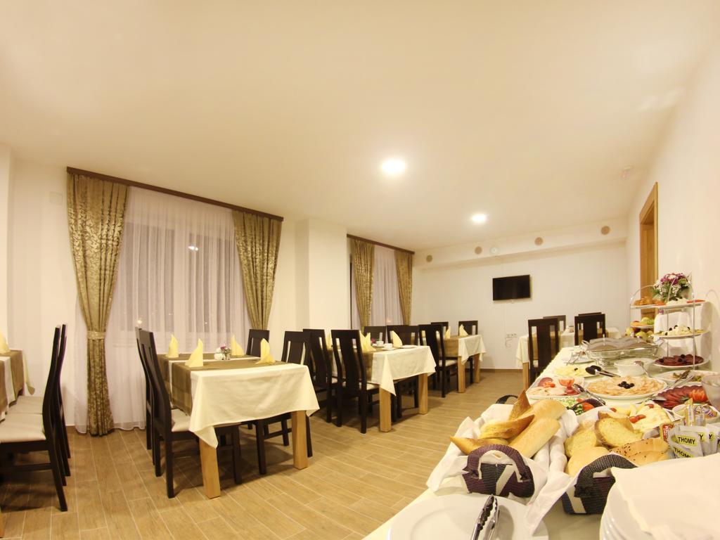 Hotel Dubai Plandiste Bagian luar foto