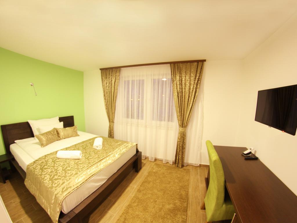 Hotel Dubai Plandiste Bagian luar foto