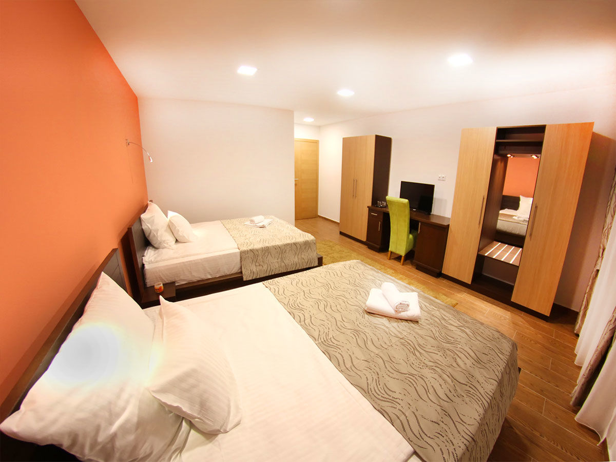Hotel Dubai Plandiste Bagian luar foto
