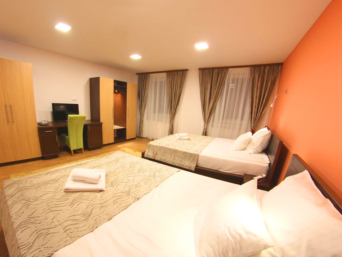 Hotel Dubai Plandiste Bagian luar foto