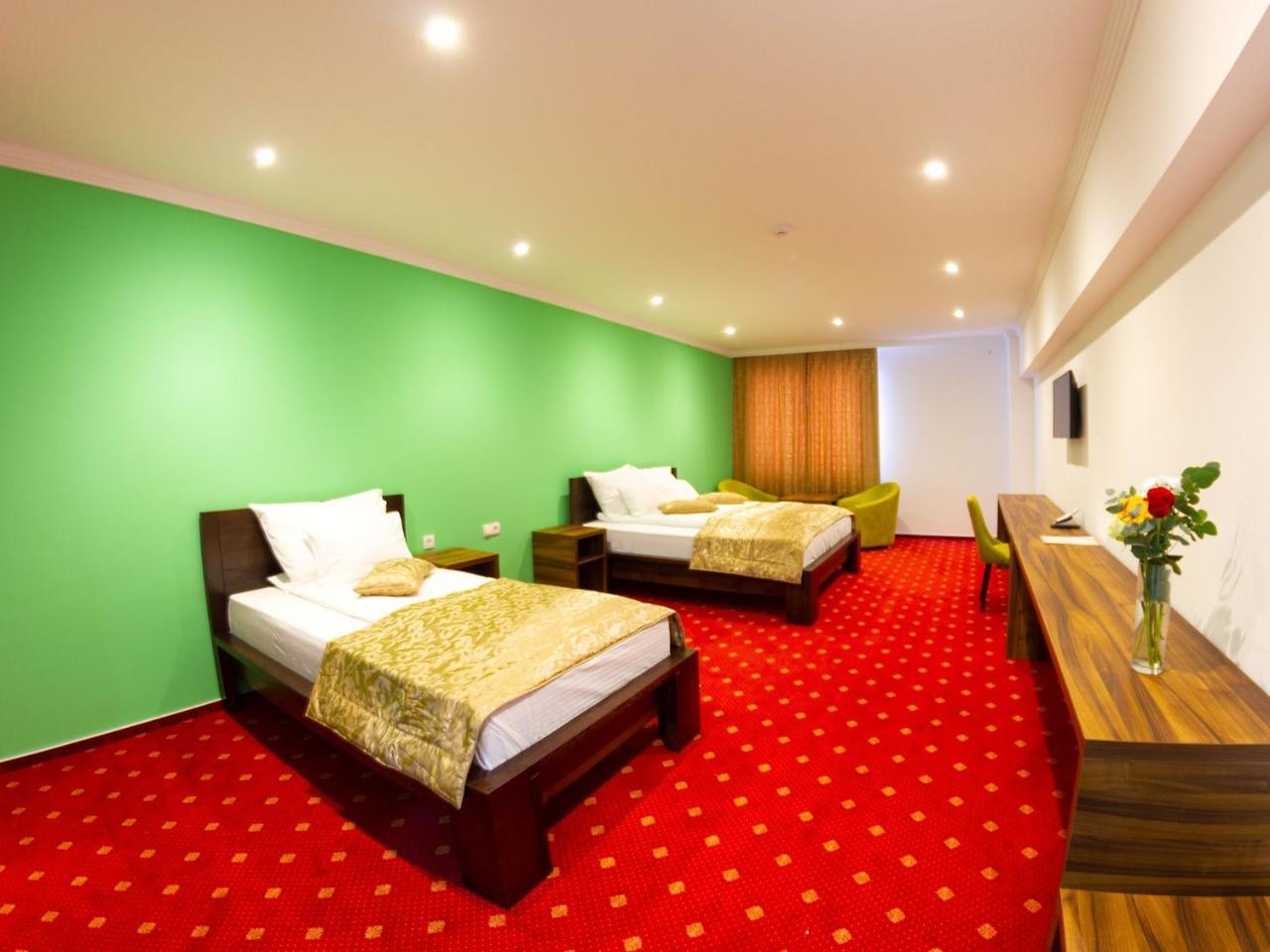 Hotel Dubai Plandiste Bagian luar foto