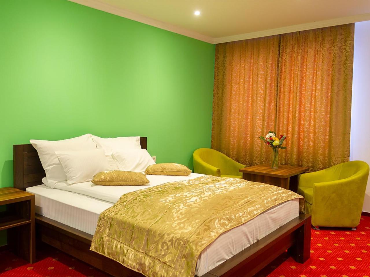 Hotel Dubai Plandiste Bagian luar foto